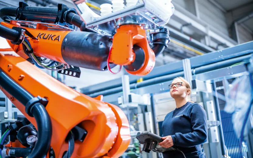 Picture of an industrial and plant mechanic | Success Story SCHÜTZ SAP S/4HANA Migration